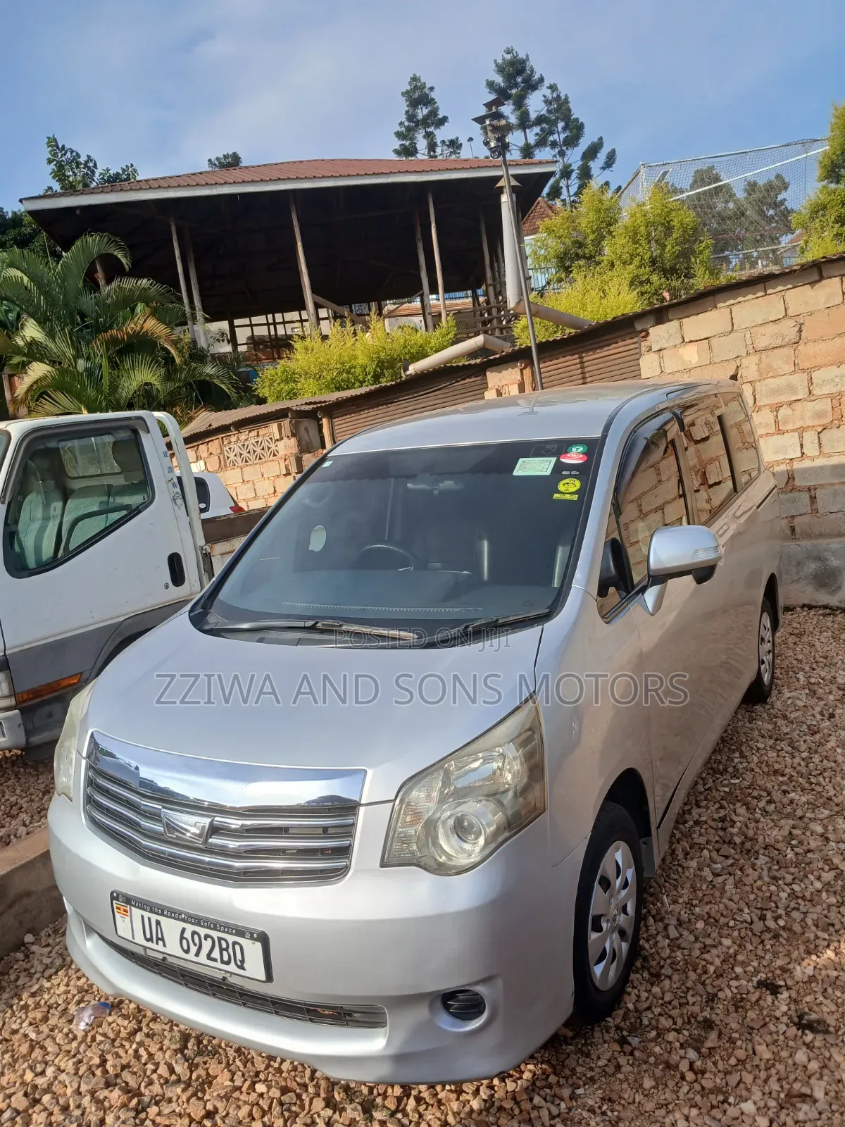 Toyota Noah 2010 Silver