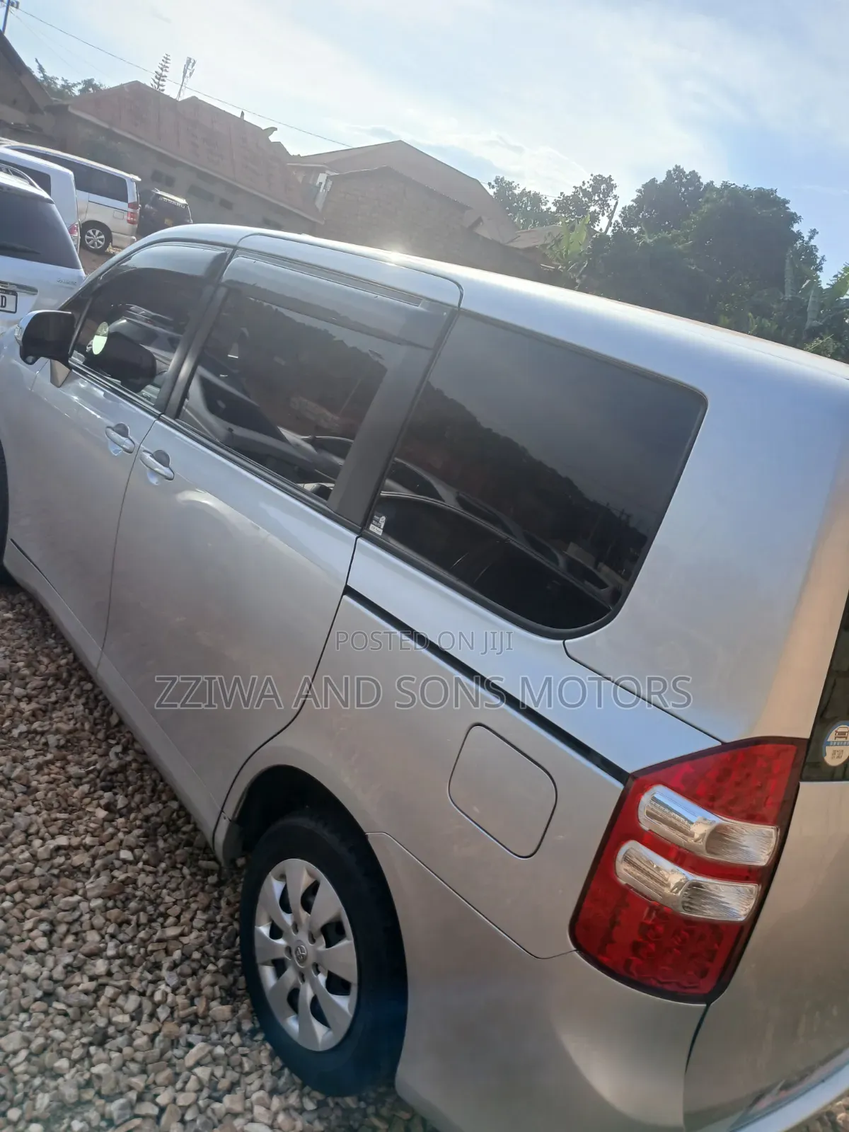 Toyota Noah 2010 Silver