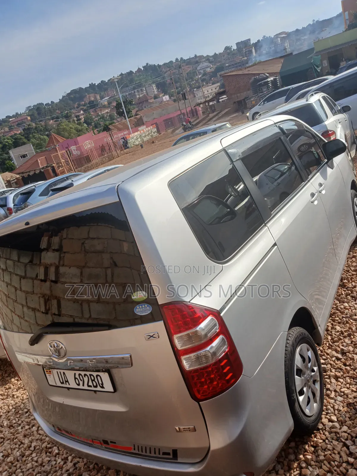 Toyota Noah 2010 Silver