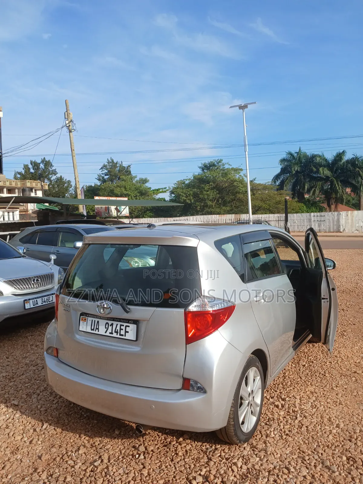 Toyota Ractis 1.5 AWD 2011 Silver