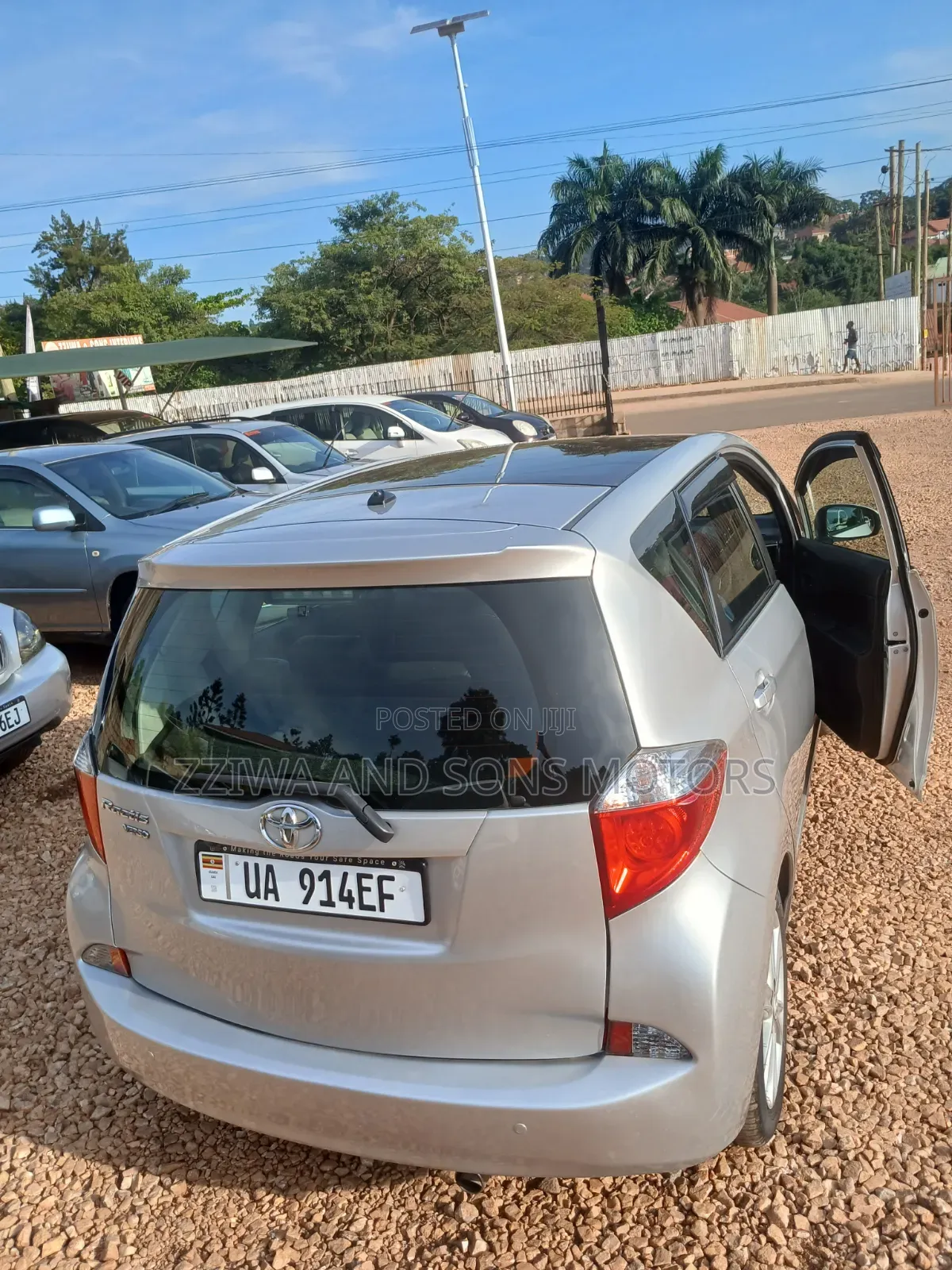 Toyota Ractis 1.5 AWD 2011 Silver