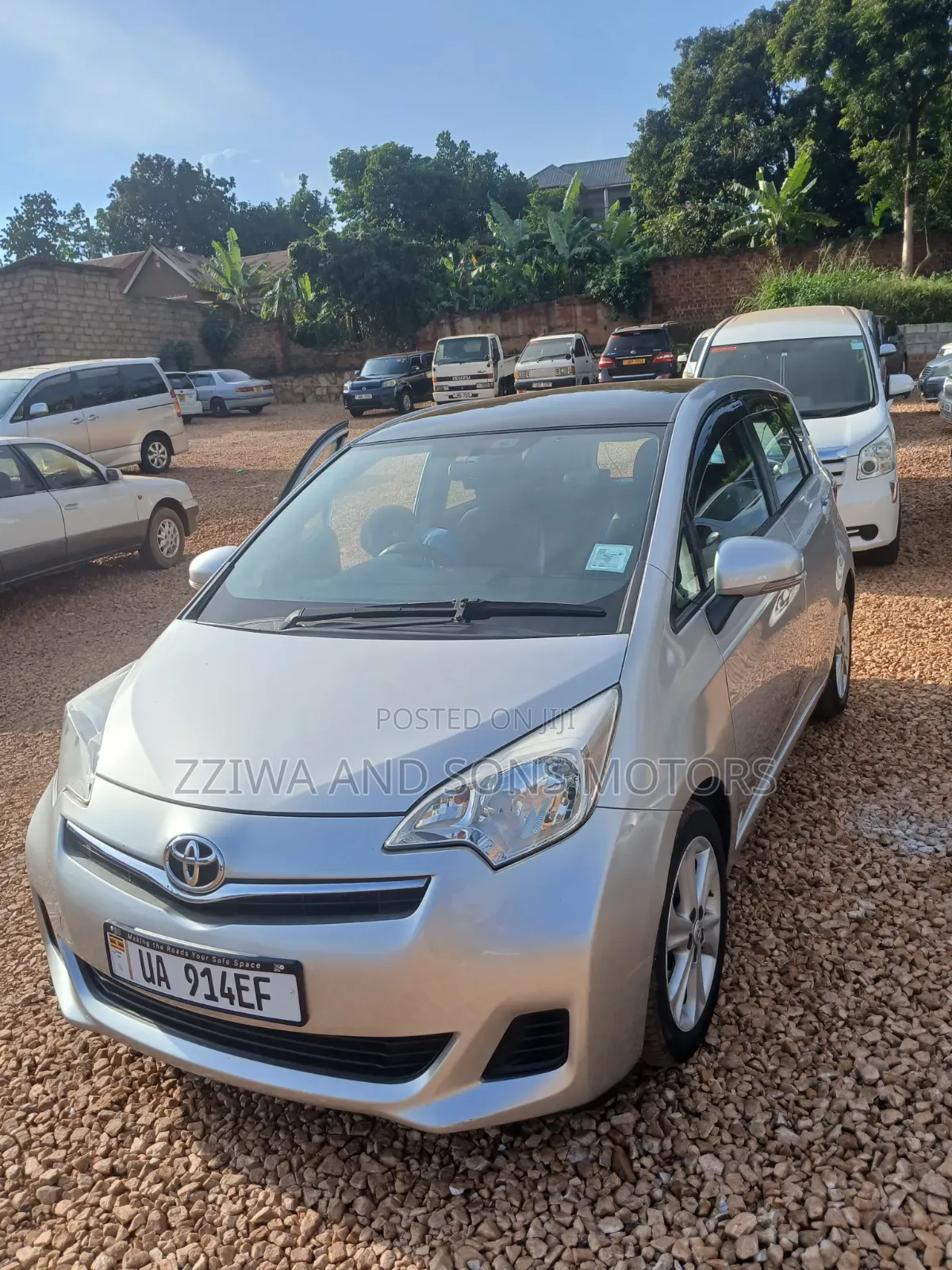Toyota Ractis 1.5 AWD 2011 Silver