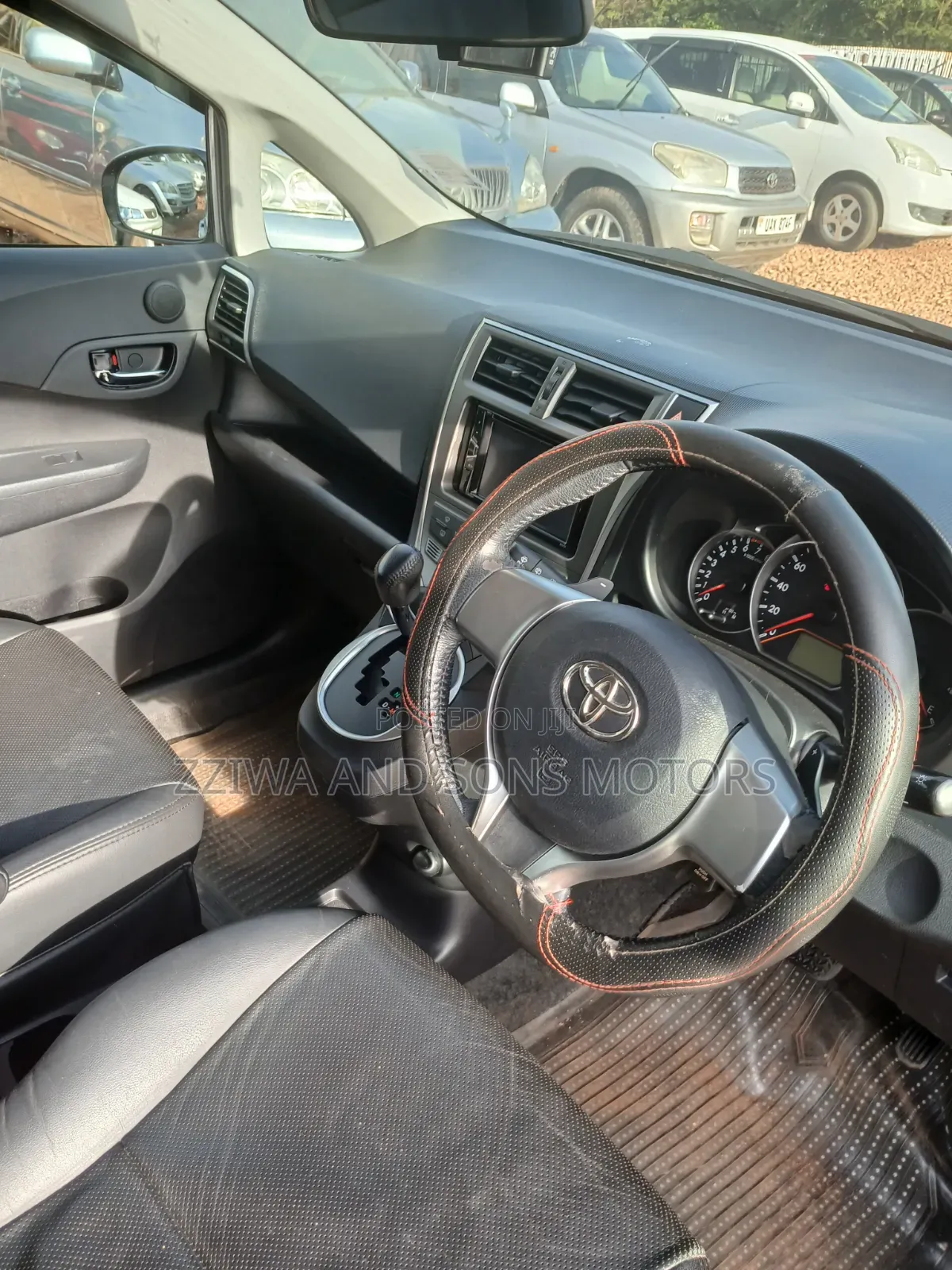 Toyota Ractis 1.5 AWD 2011 Silver