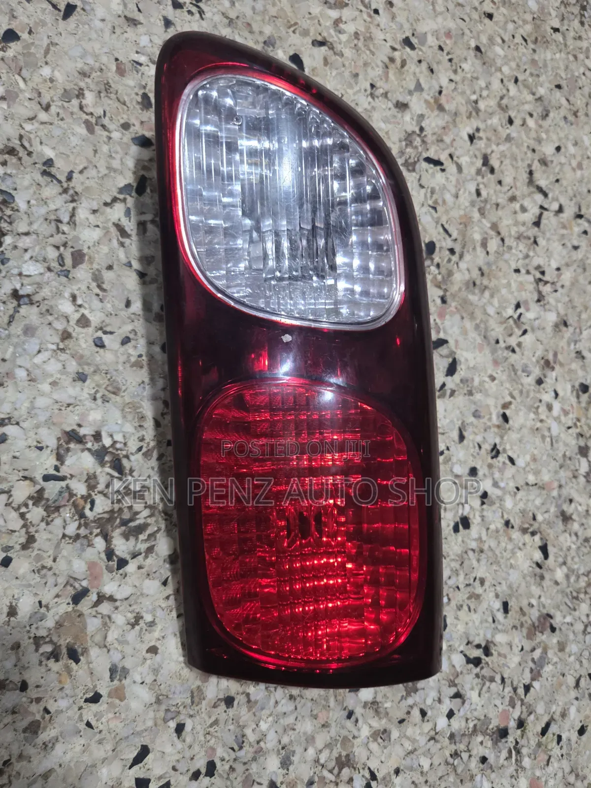 Toyota Caldina Kasumbusa 1998 Boot Reflector