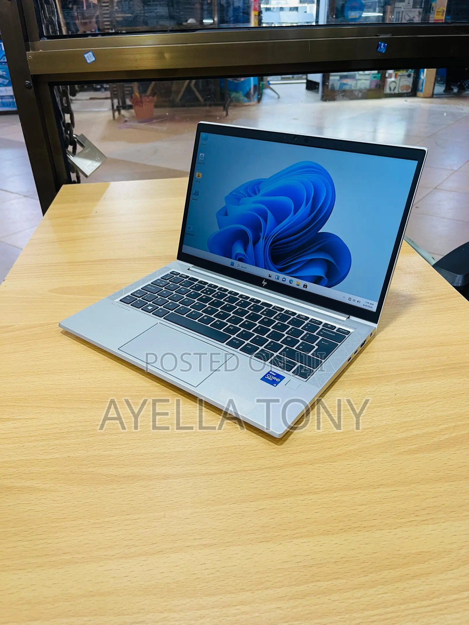 New Laptop HP EliteBook 830 G8 8GB Intel Core i5 SSD 256GB