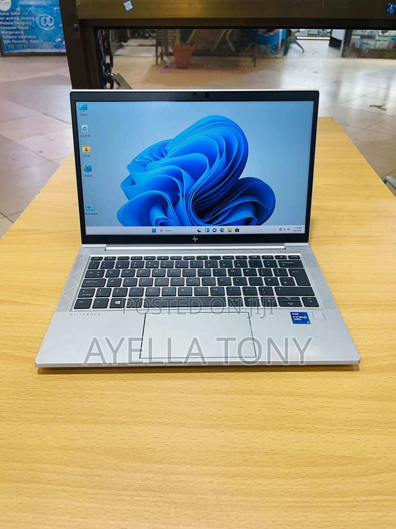 New Laptop HP EliteBook 830 G8 8GB Intel Core i5 SSD 256GB
