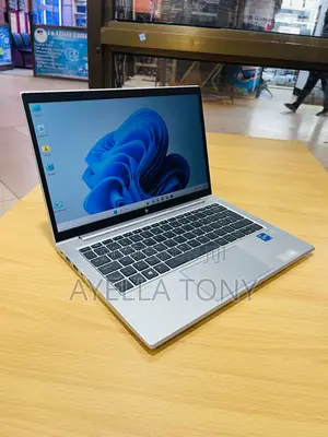 New Laptop HP EliteBook 830 G8 8GB Intel Core i5 SSD 256GB