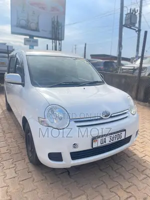 Toyota Sienta 2011 White