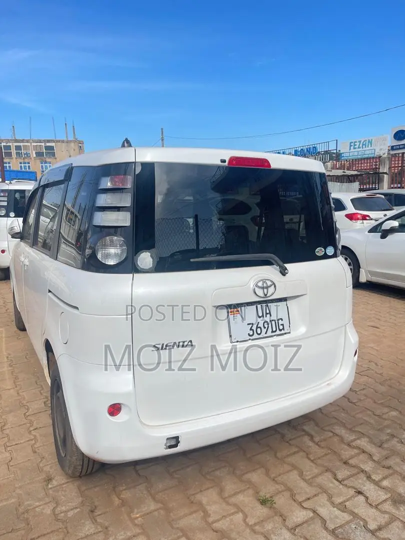 Toyota Sienta 2011 White