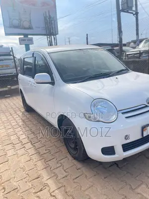 Toyota Sienta 2011 White