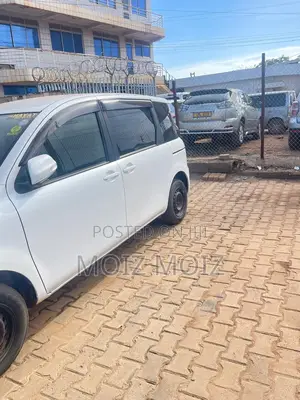 Toyota Sienta 2011 White