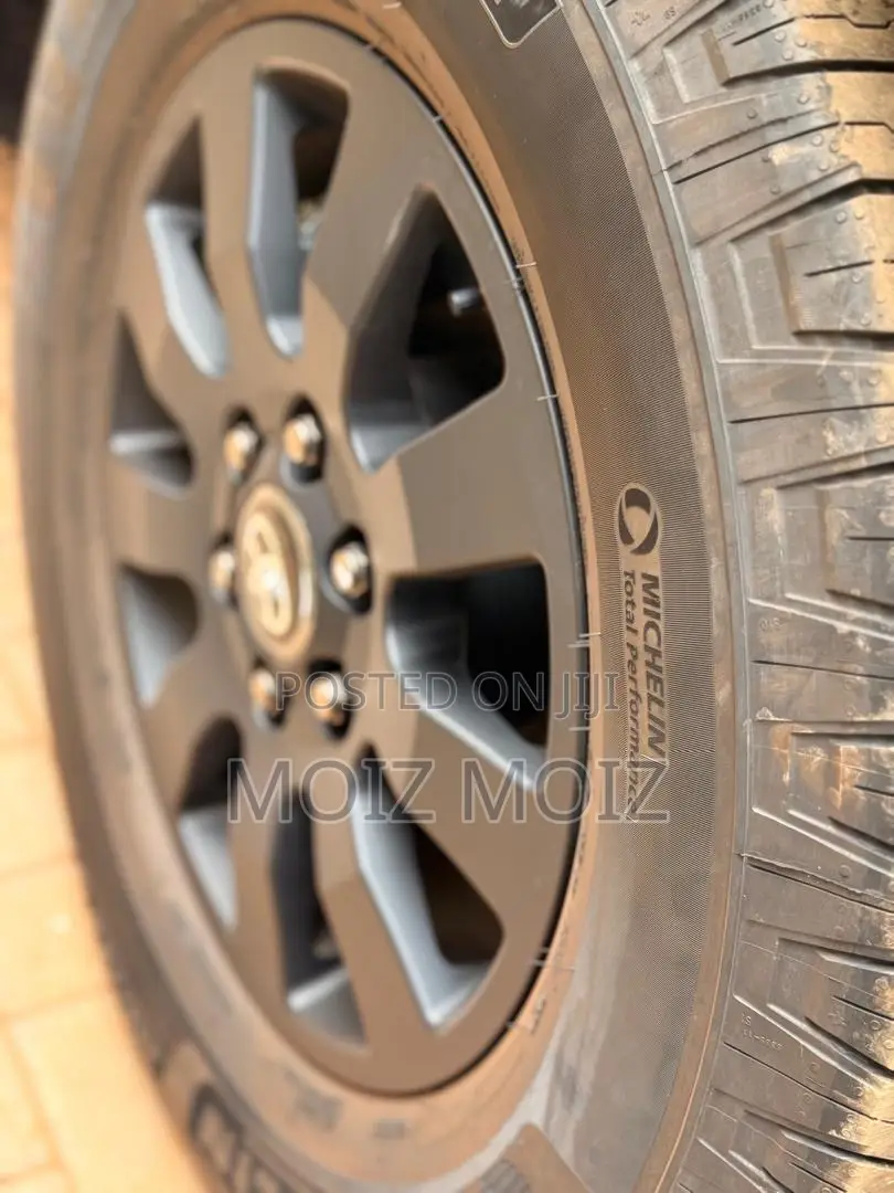 Toyota Land Cruiser Prado 2025 Gold