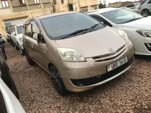 Toyota Passo Sette 2009 Gold