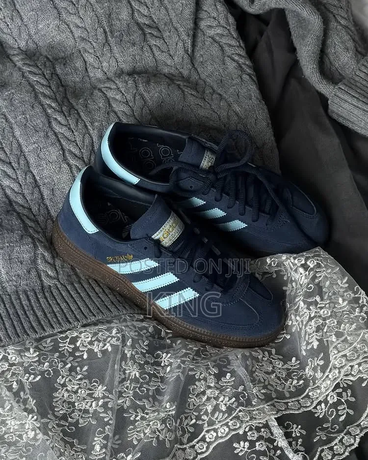 Adidas Handball Spezial Trainers Collegiate Navy and Clear Sky.