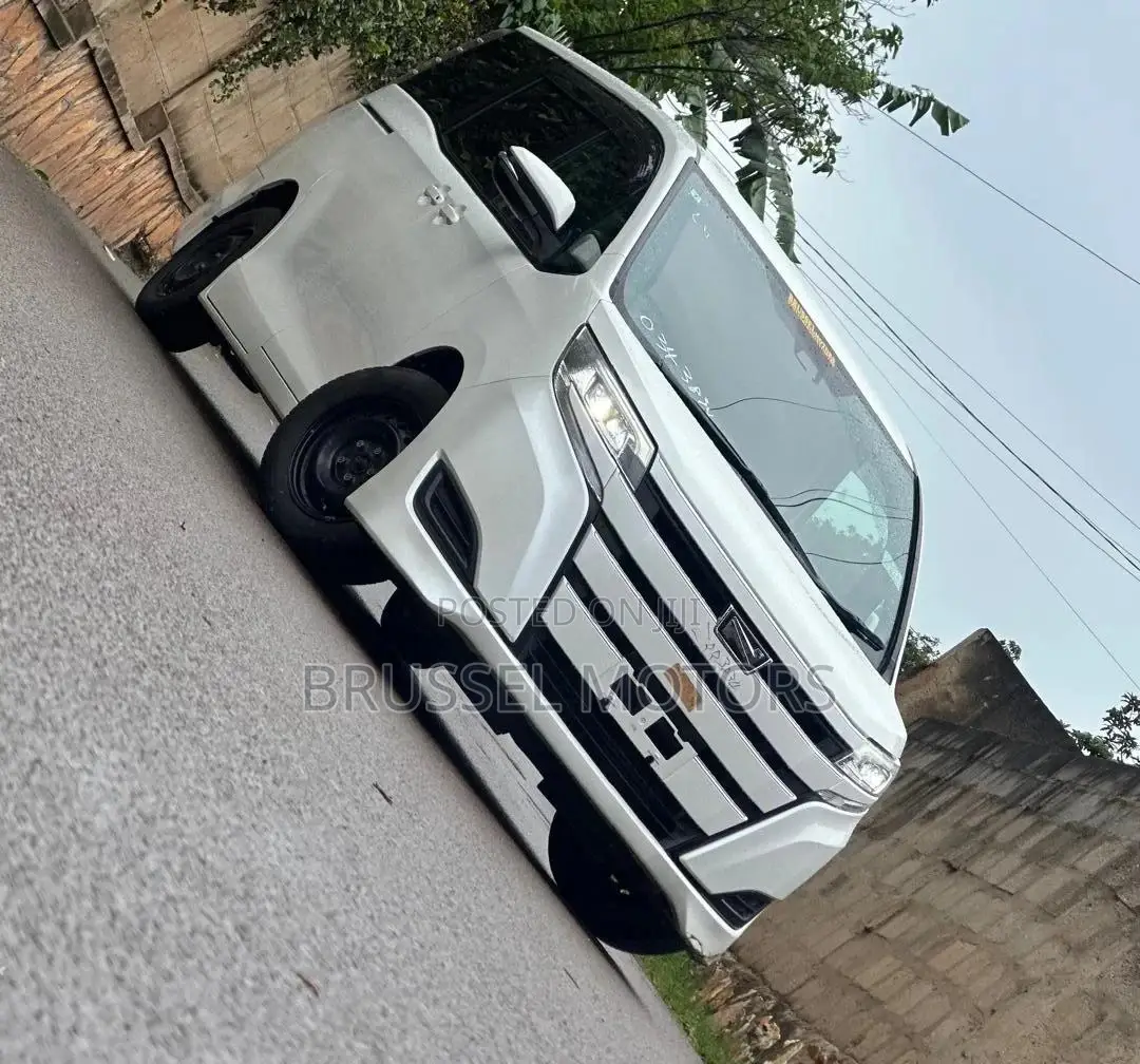 Toyota Noah 2.0 FWD (8 Seater) 2018 White