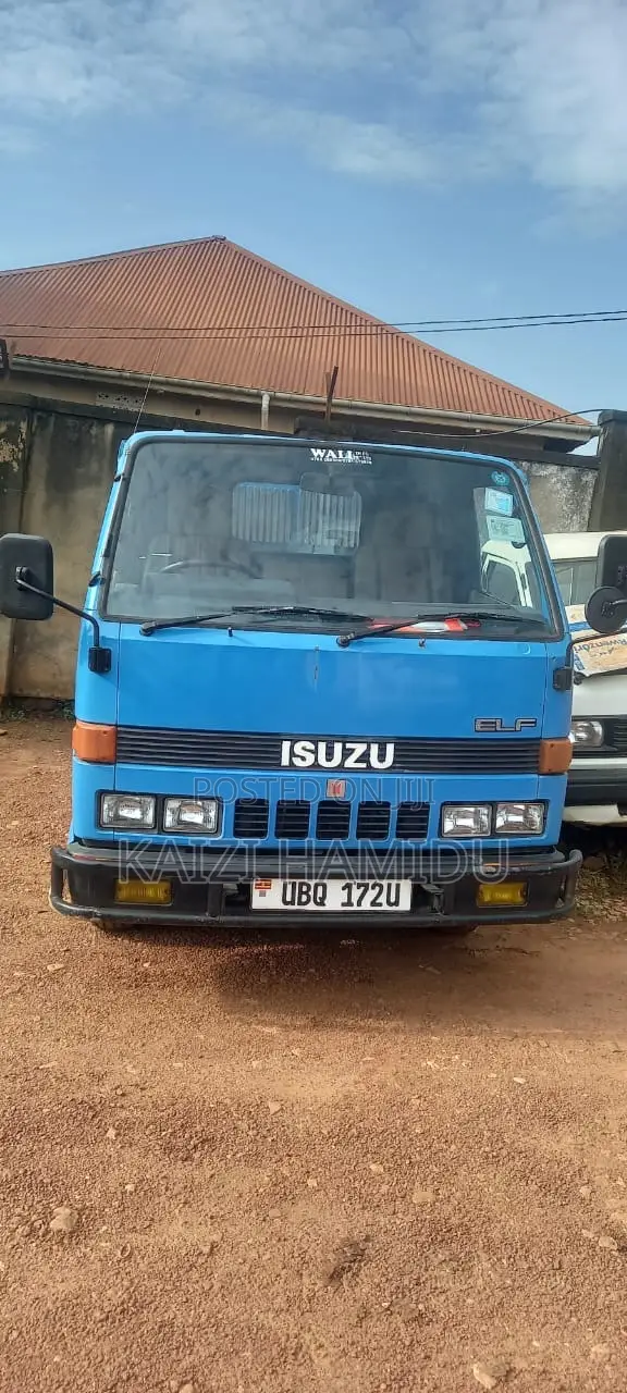 Elf Isuzu 1989 Blue