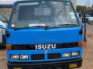 Elf Isuzu 1989 Blue
