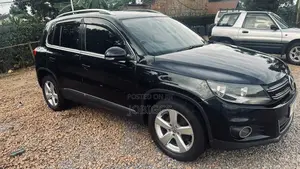 Volkswagen Tiguan S 4dr SUV (2.0L 4cyl Turbo 6A) 2014 Black