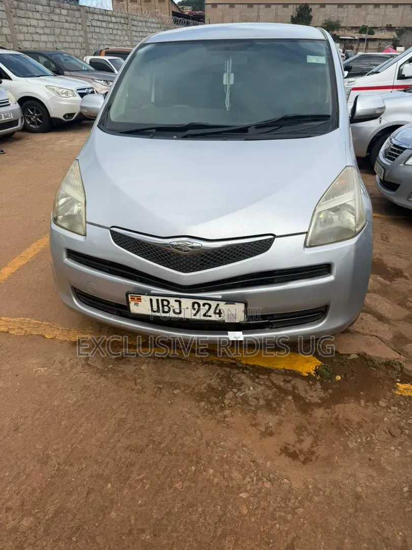 Toyota Ractis 1.5 AWD 2007 Silver