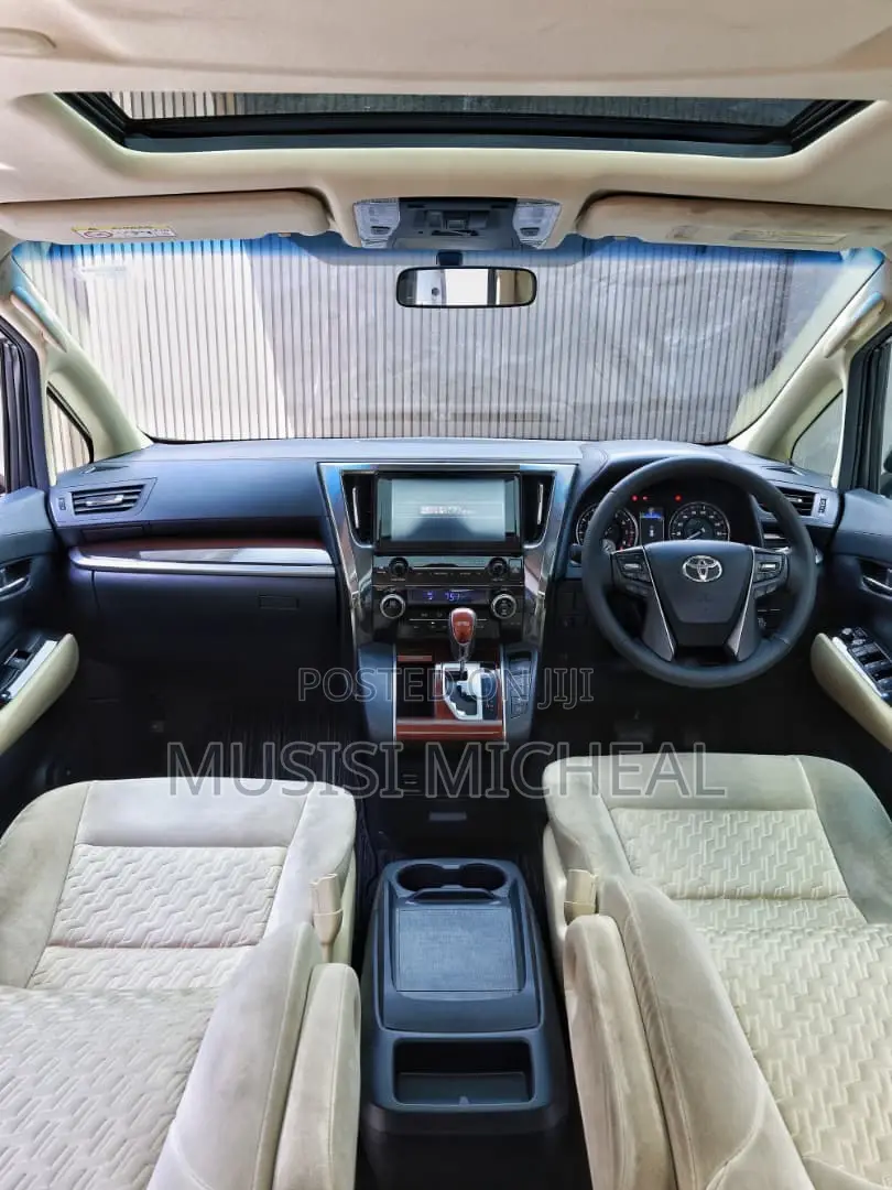 Toyota Alphard 2.5 Petrol AWD 2018 Silver