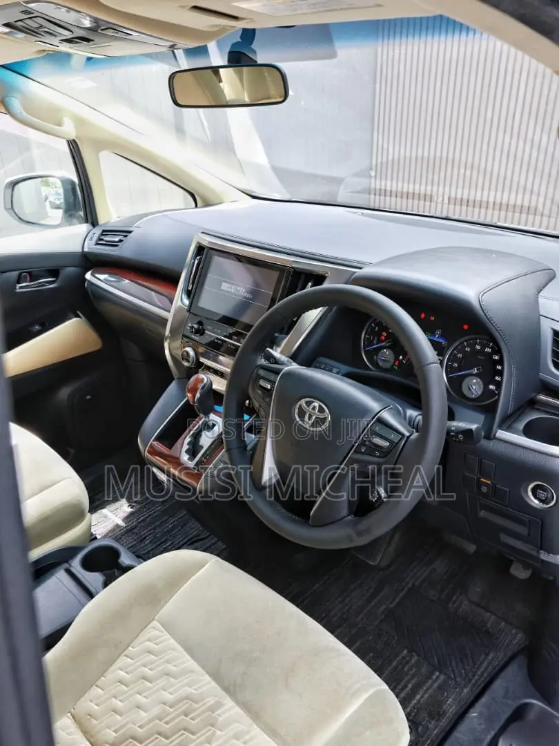Toyota Alphard 2.5 Petrol AWD 2018 Silver