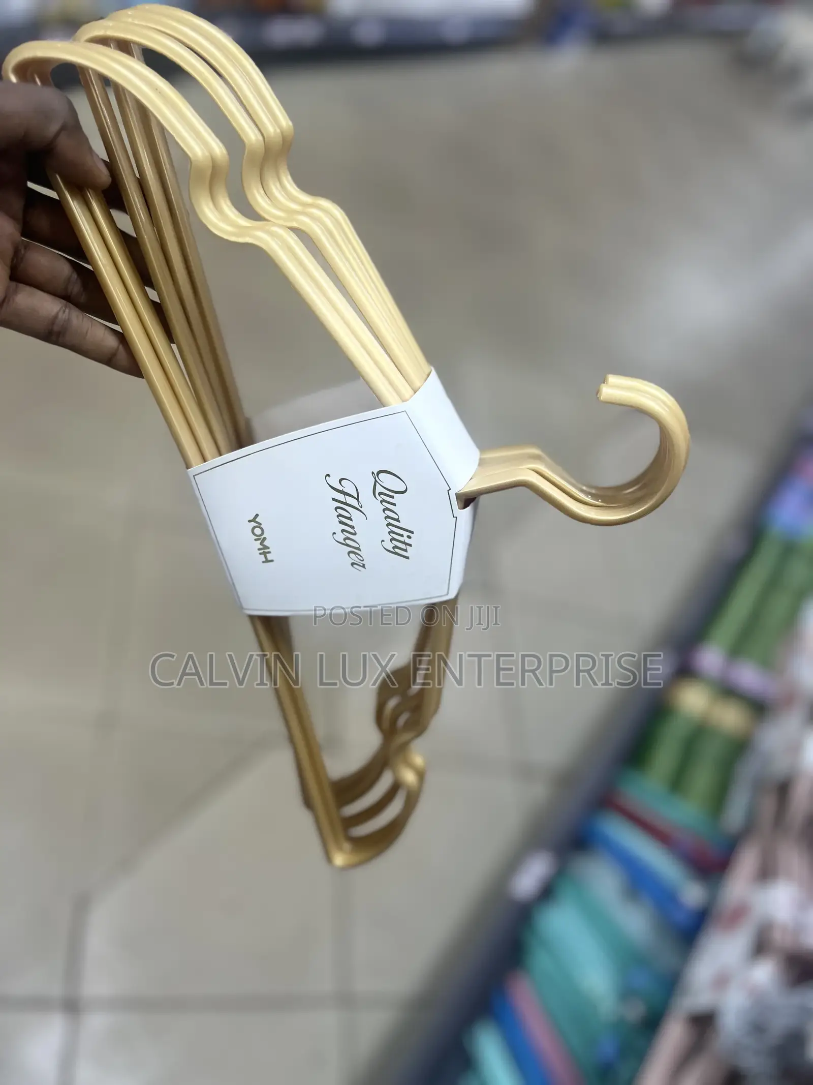 Plastic Classic Hangers Dozen