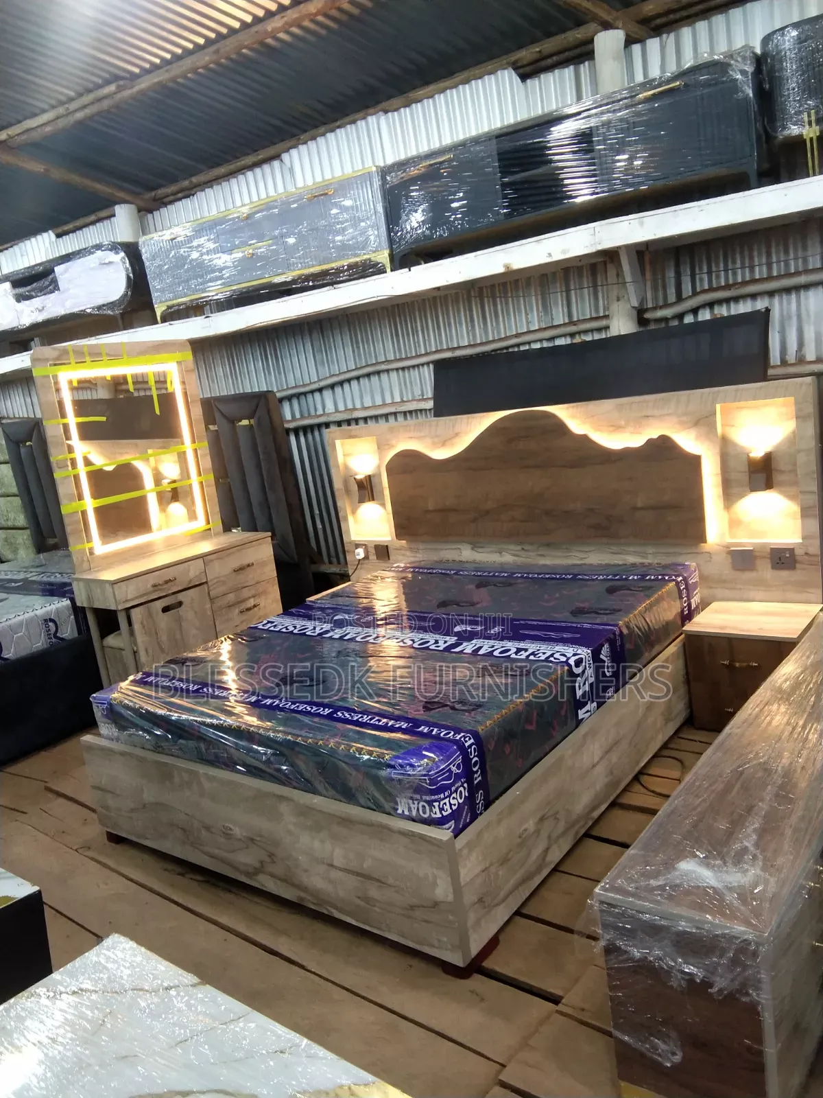 Floating Beds With Dressing Mirror on Sale at Factory Prices