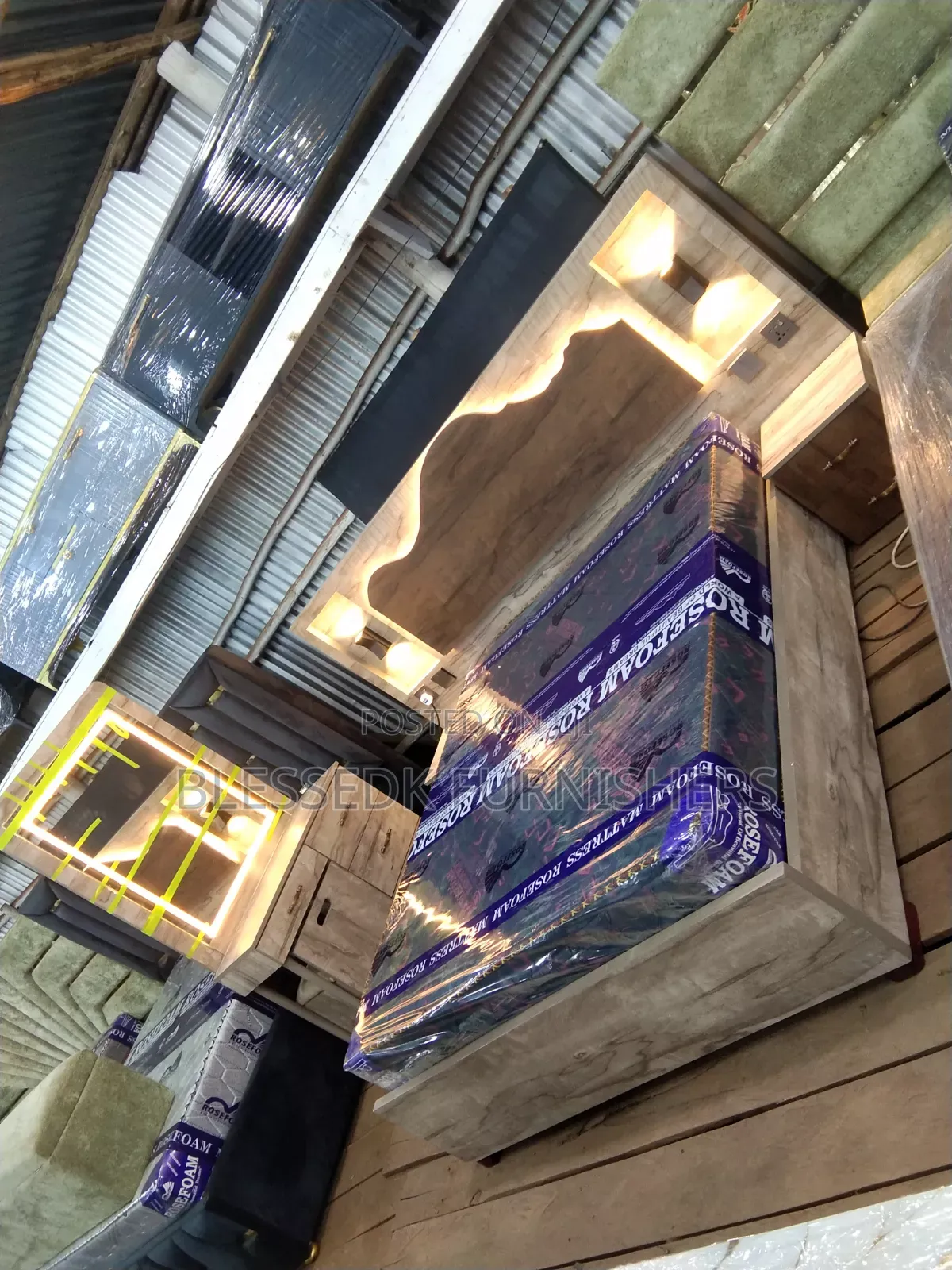 Floating Beds With Dressing Mirror on Sale at Factory Prices