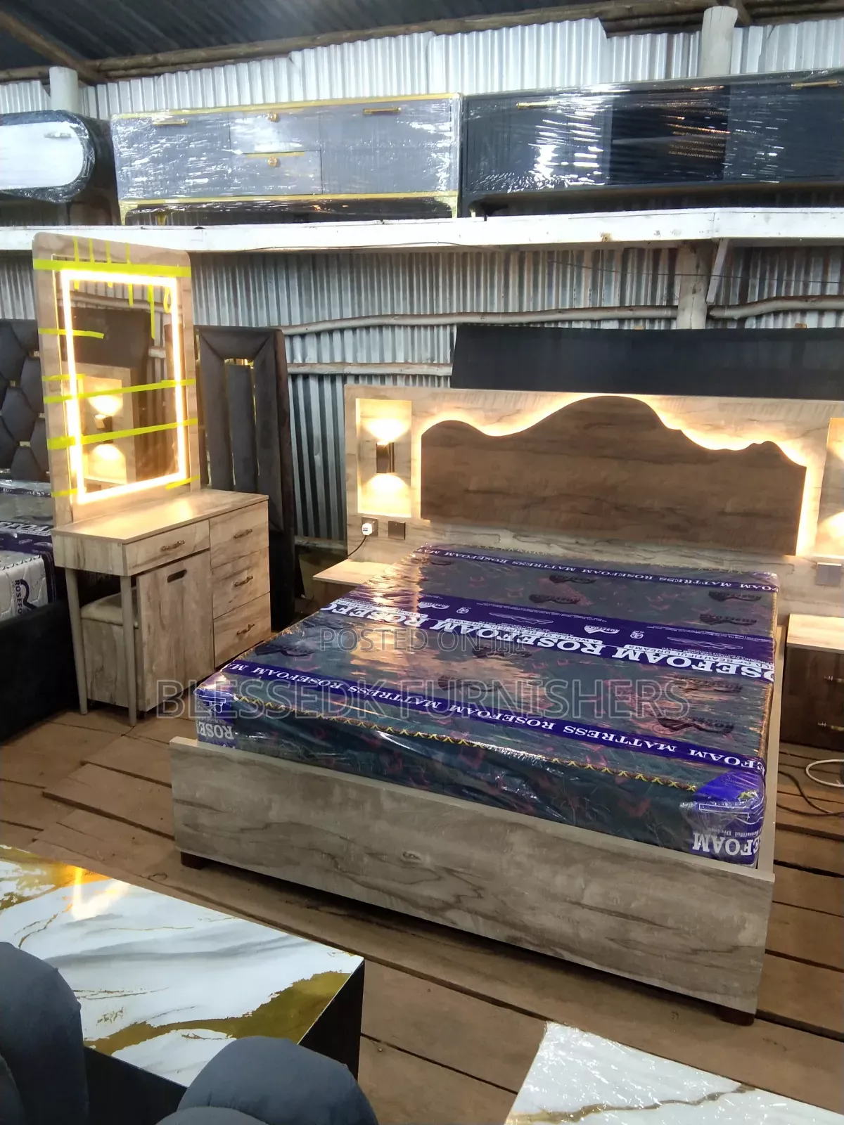 Floating Beds With Dressing Mirror on Sale at Factory Prices