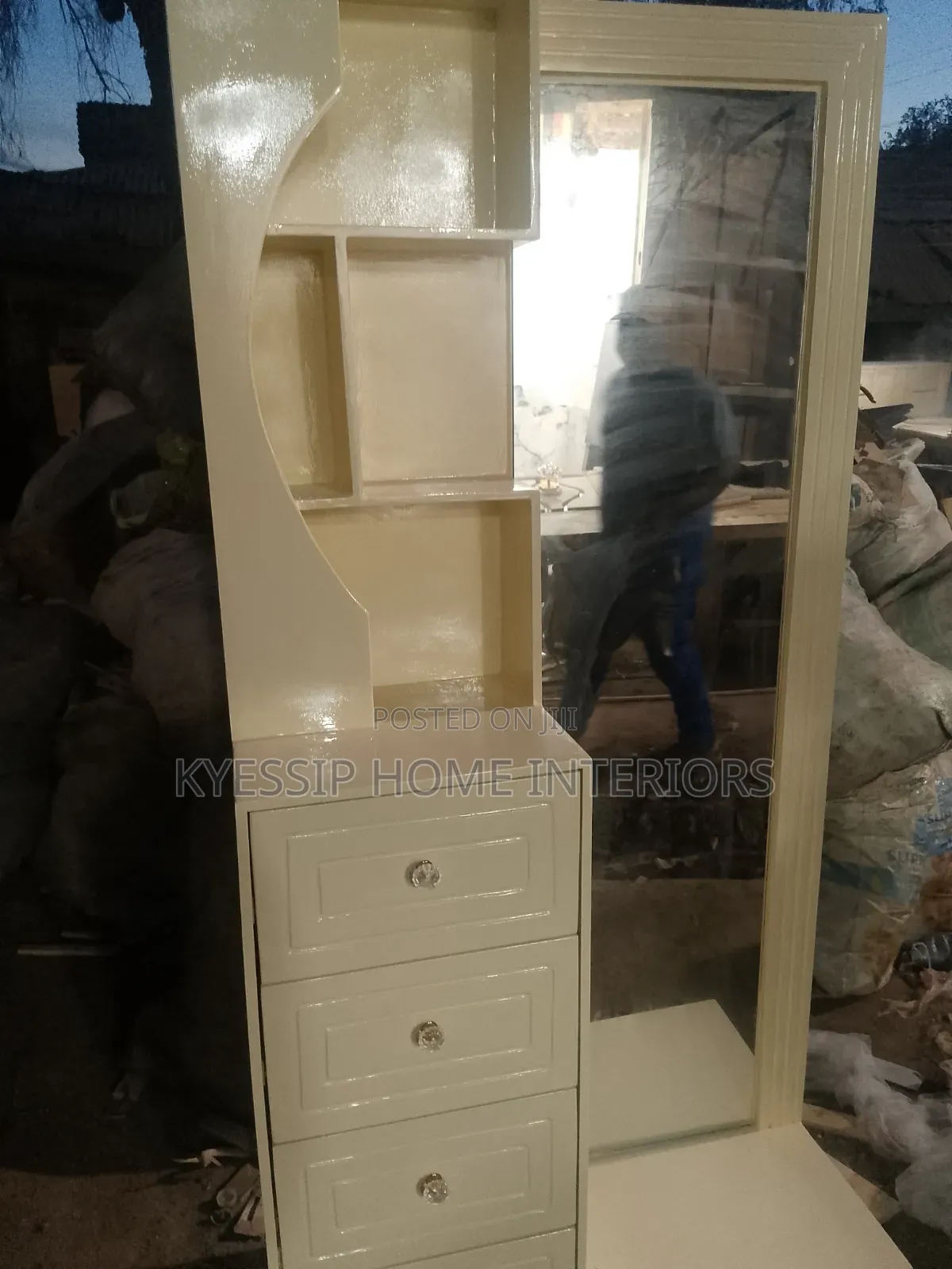 Dresing Mirror