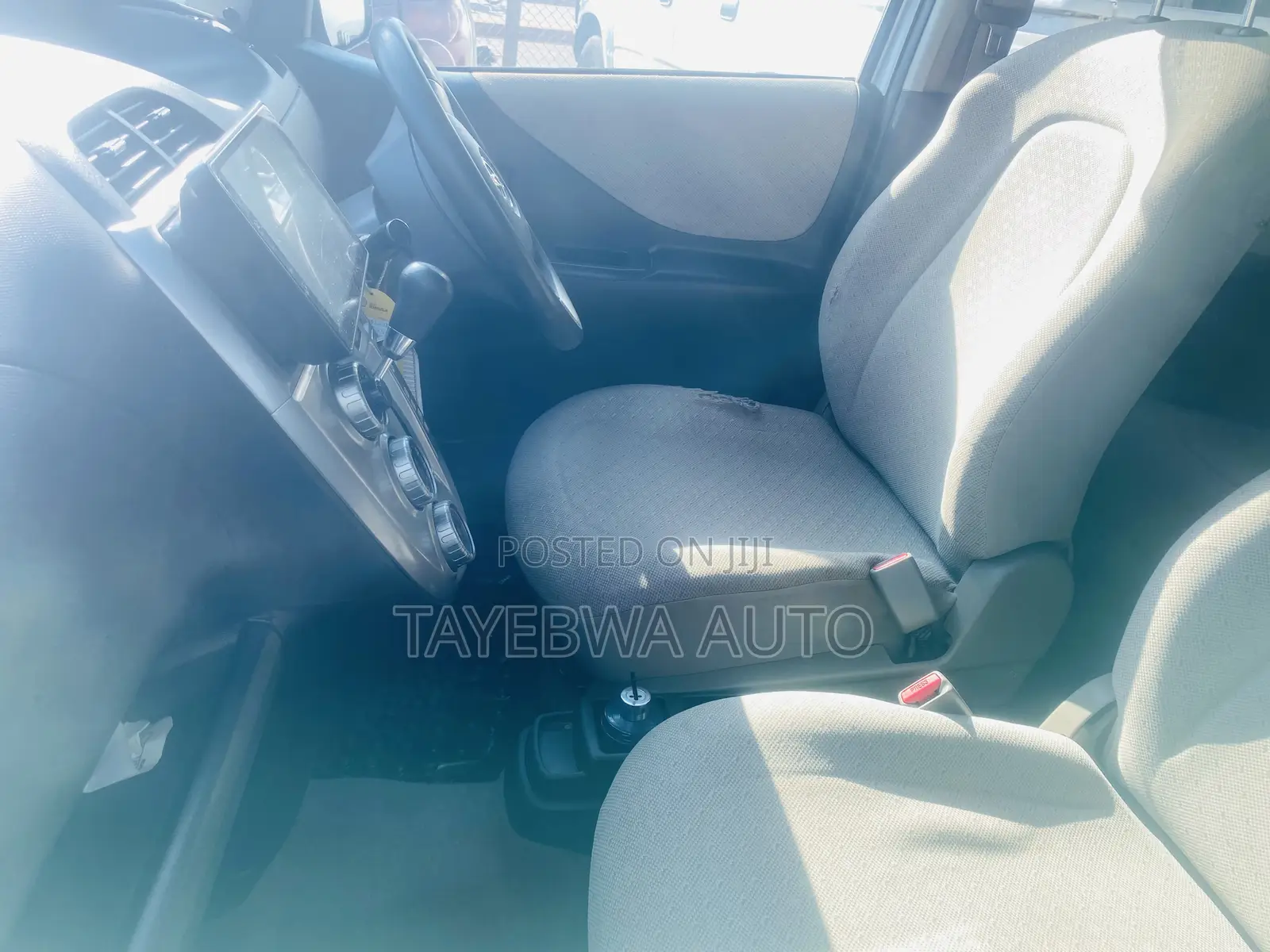 Toyota Ractis 1.3 FWD 2007 Silver