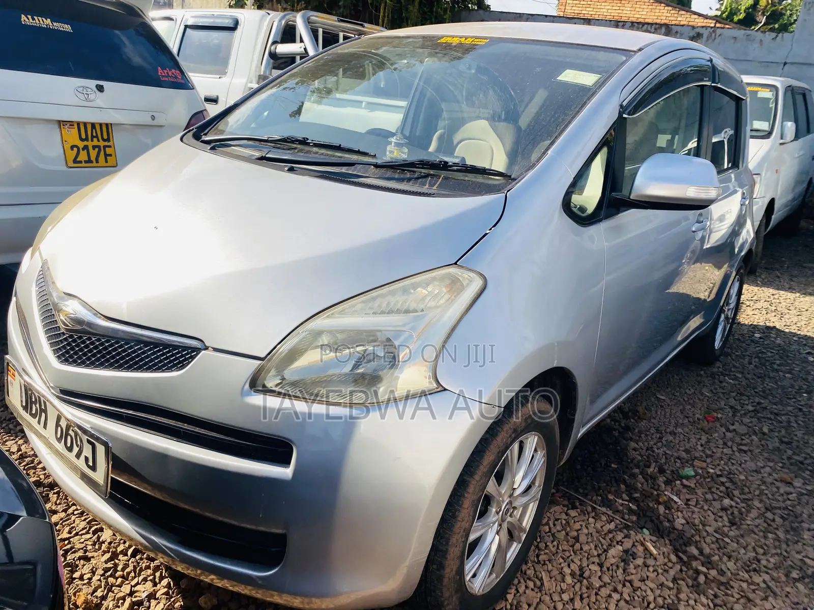 Toyota Ractis 1.3 FWD 2007 Silver