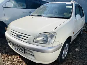 Toyota Raum 1.5 FWD 2002 White
