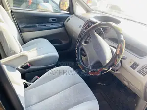 Toyota Nadia 2000 Silver
