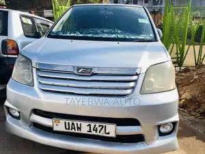 Toyota Noah 2004 Silver