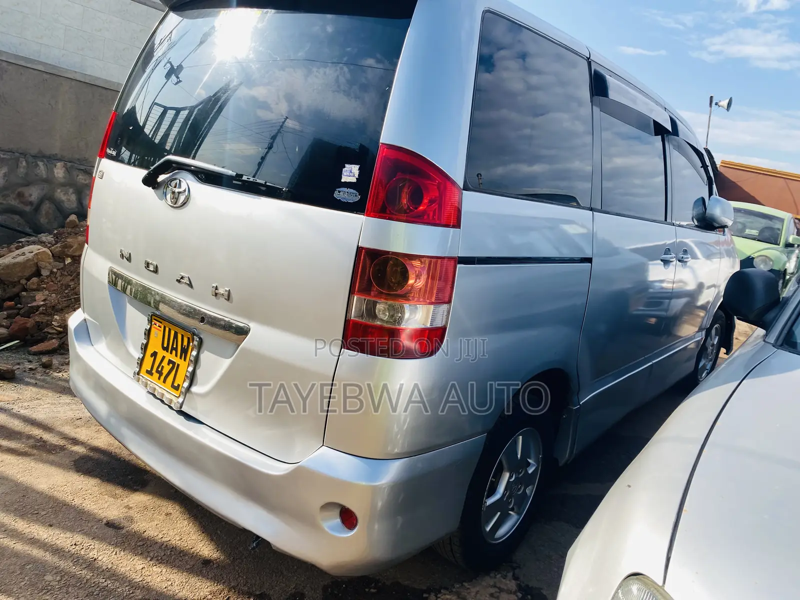 Toyota Noah 2004 Silver