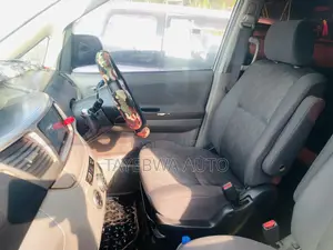 Toyota Noah 2004 Silver