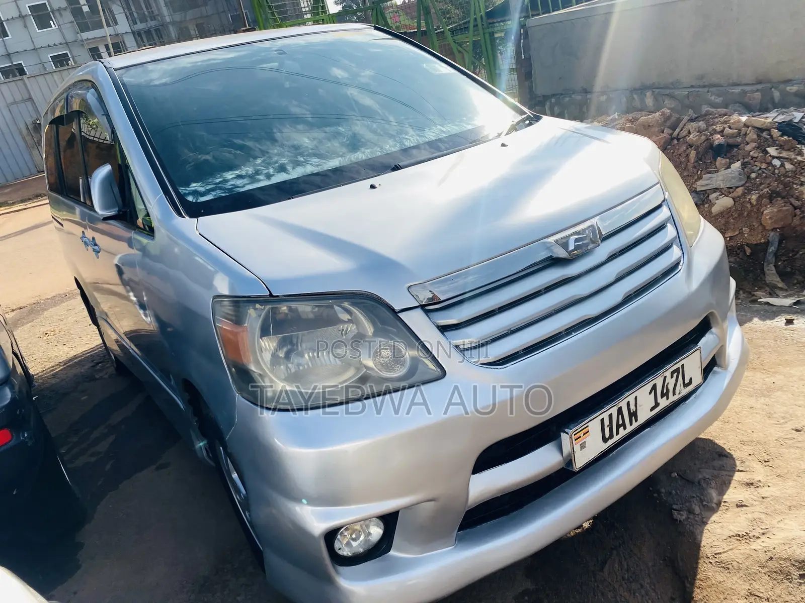 Toyota Noah 2004 Silver