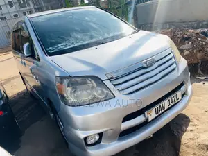 Toyota Noah 2004 Silver