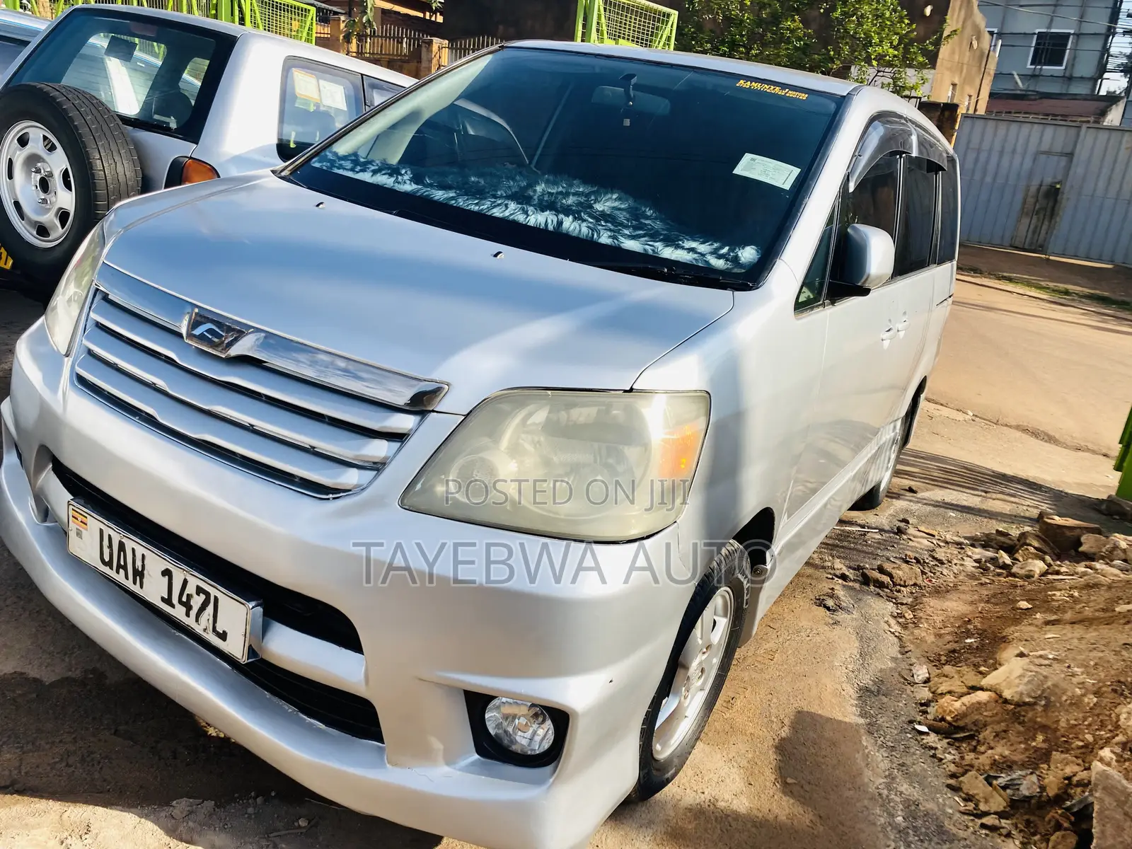 Toyota Noah 2004 Silver