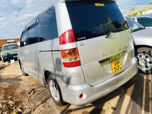 Toyota Noah 2004 Silver
