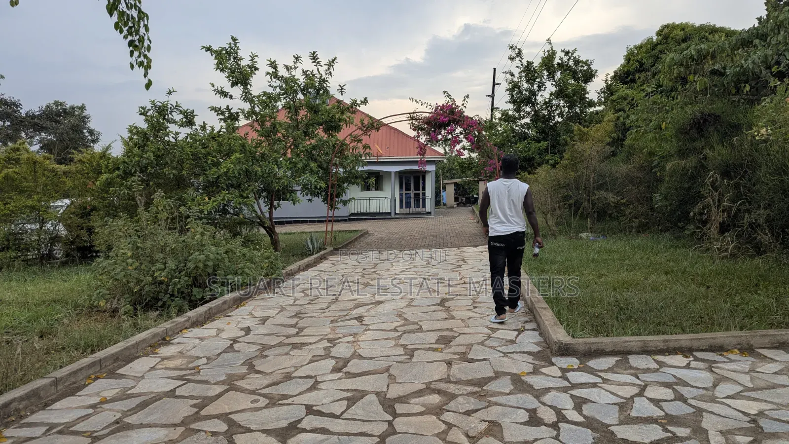 7bdrm Block of Flats in Luwero TC for sale