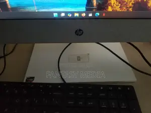 Desktop Computer HP Pavilion 27 8GB AMD Ryzen 3 SSD 256GB