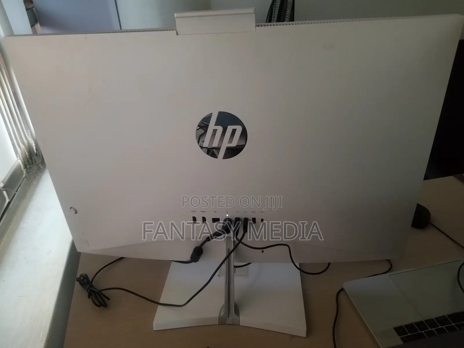 Desktop Computer HP Pavilion 27 8GB AMD Ryzen 3 SSD 256GB