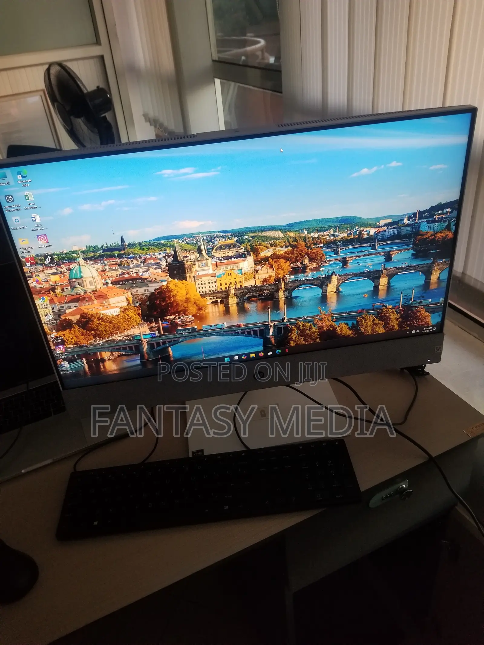 Desktop Computer HP Pavilion 27 8GB AMD Ryzen 3 SSD 256GB