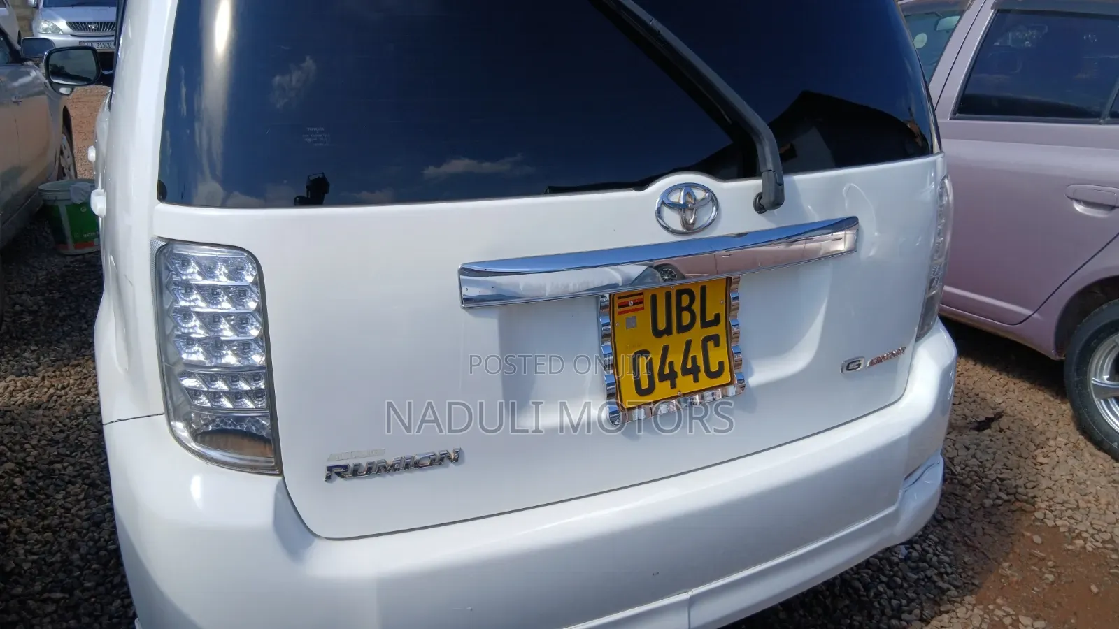Toyota Corolla Rumion 2010 White