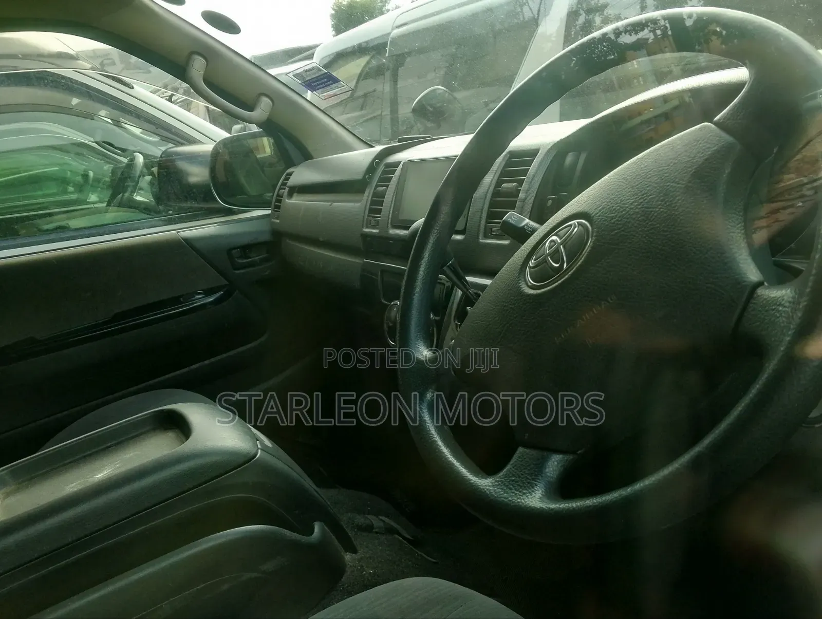 Toyota HiAce 2011 Black