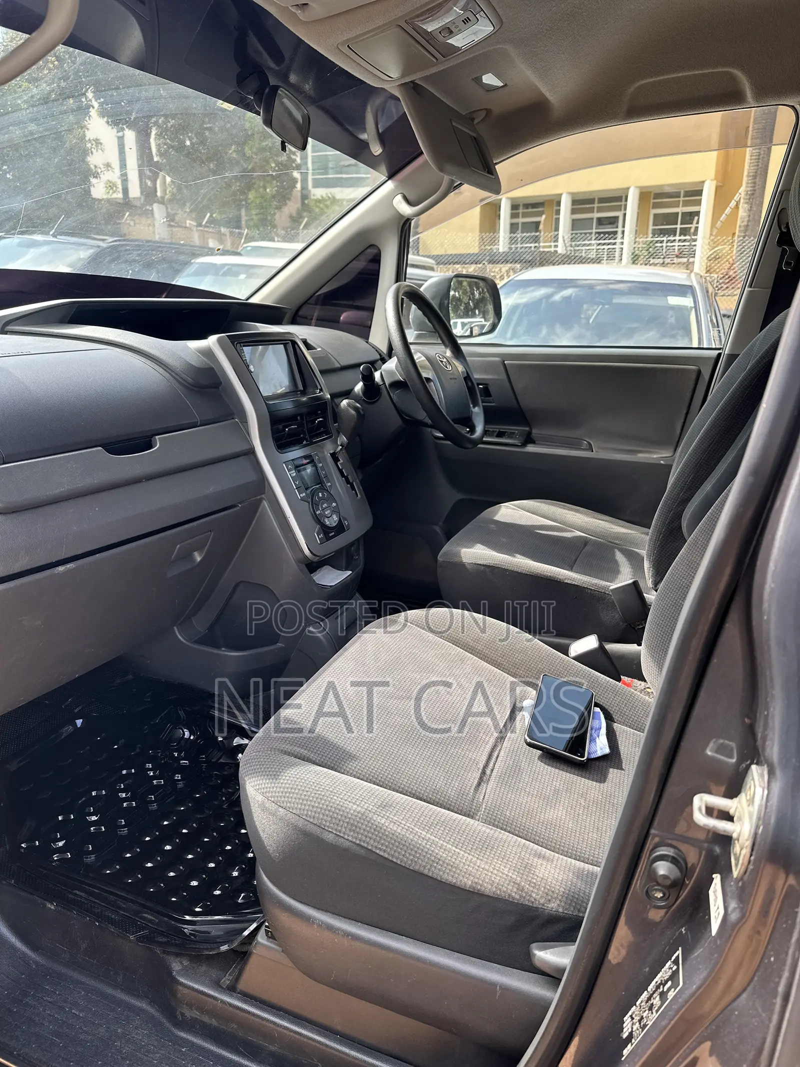 Toyota Noah 2009 Gray