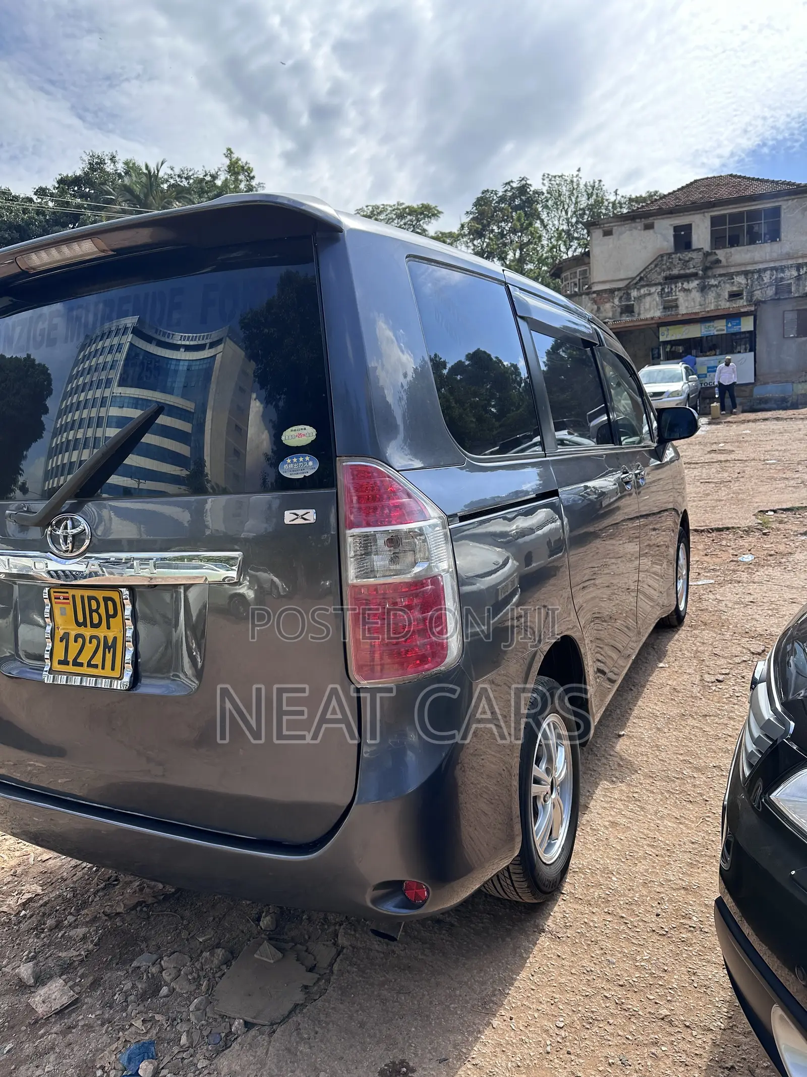 Toyota Noah 2009 Gray