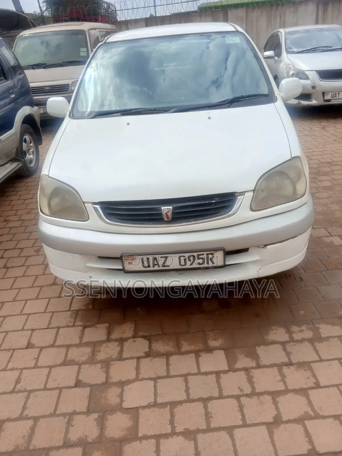 Toyota Raum 2000 White